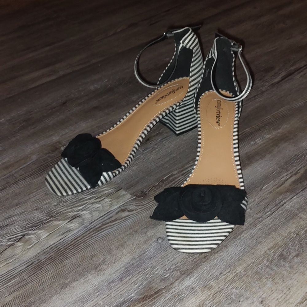 Comfortview Ona Sandal navy and white striped block heel Sz 12